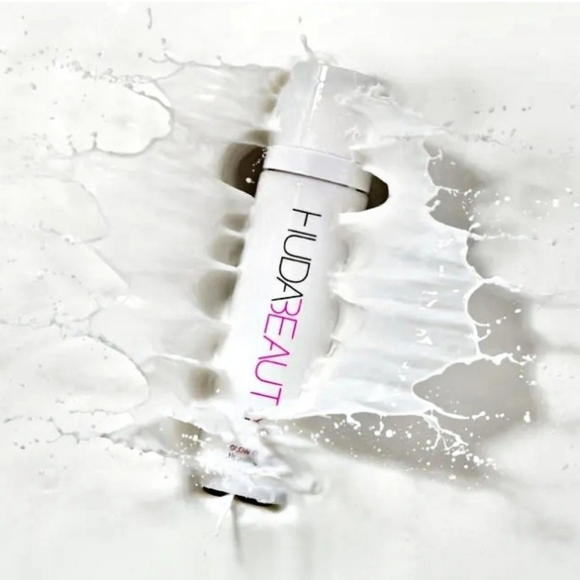 HUDA BEAUTY Glow Coco Hydrating Mist – Vegan, Dewy Finish, 100ml – NWT - Picture 3 of 9